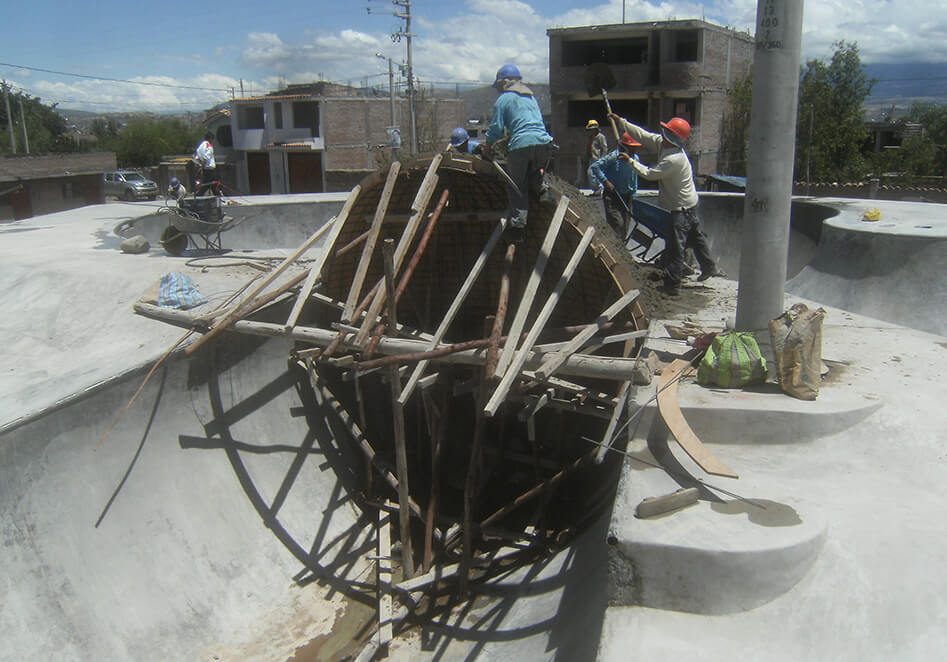 Cradle construction in Ayacucho, Peru