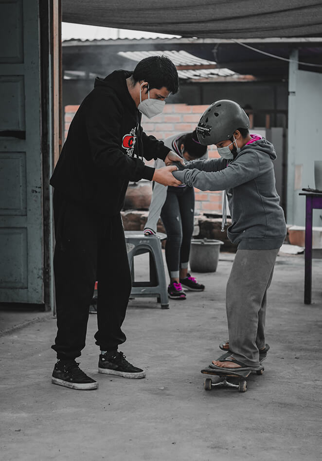 Emilio Rodriguez teaching skateboarding in in Peru