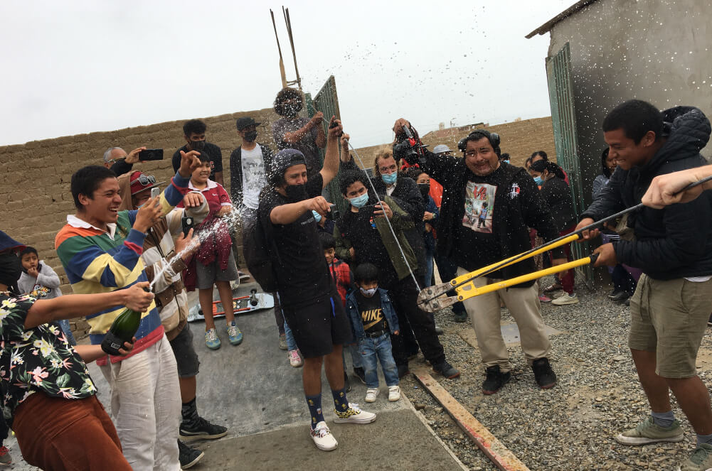 Jhikson currint a rebar to officially open the La Rampa skatepark in Peru