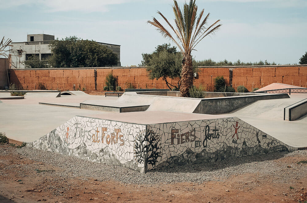 Mosaic workshop at the Fiers et Forts Skatepark in Morocco