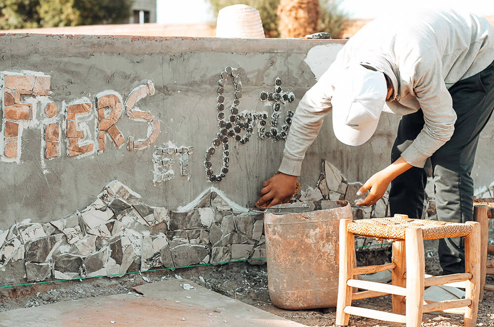 Mosaic workshop at the Fiers et Forts Skatepark in Morocco