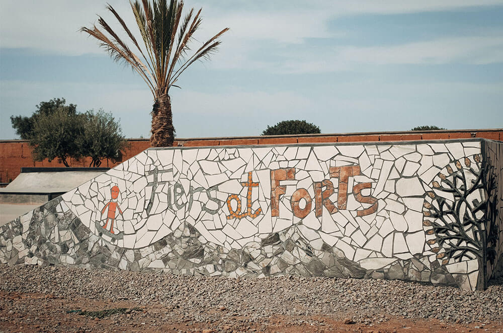 Mosaic workshop at the Fiers et Forts Skatepark in Morocco