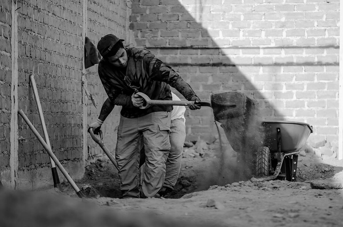 Jhikson shoveling sand in Peru