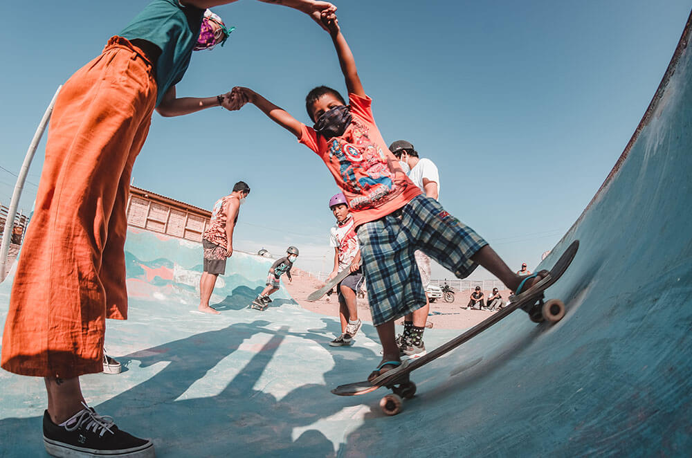 Arissa and a peruvian kid on a mini ramp in Lobitos, Peru